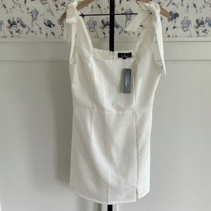 NWT Lulus Bow Shoulder Dress